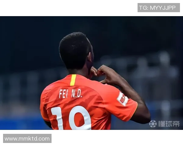 西涅因伤退出比赛，球迷担心他的职业生涯是否受影响